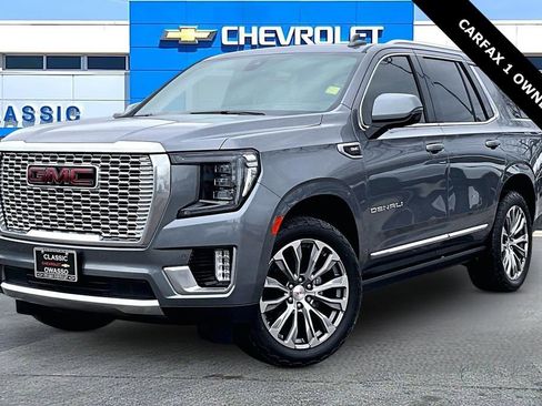 Used 2021 GMC Yukon Denali w/ Denali Premium Package image 3