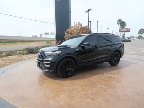 Used 2023 Ford Explorer ST-Line w/ Class IV Trailer Tow Package image 5