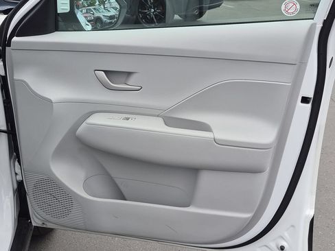 Used 2025 Hyundai Kona SEL FWD image 33