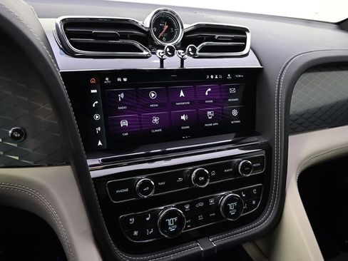 Used 2022 Bentley Bentayga AWD/4WD image 31