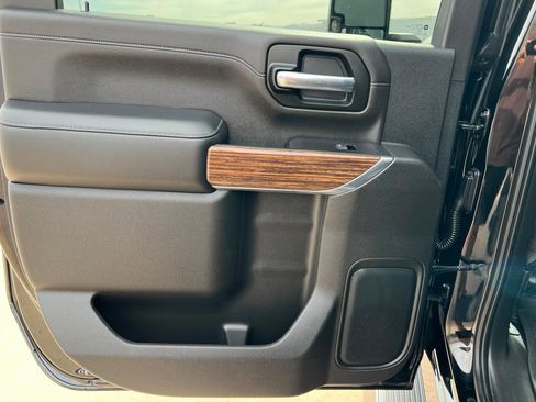 Used 2020 Chevrolet Silverado 2500 High Country w/ Z71 Off-Road Package AWD/4WD image 19