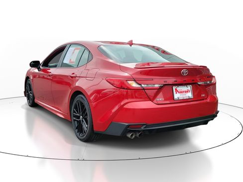 Used 2025 Toyota Camry SE FWD image 3