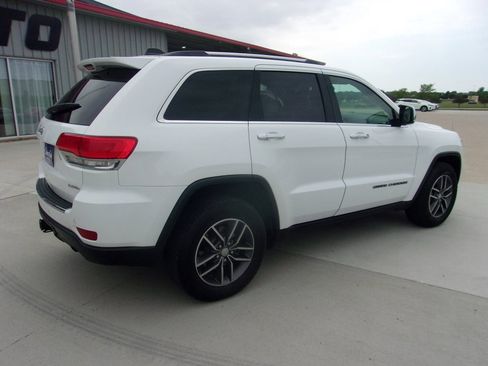 Used 2018 Jeep Grand Cherokee Limited w/ Trailer Tow Group IV AWD/4WD image 3