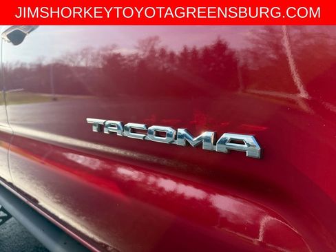 Used 2022 Toyota Tacoma TRD Off-Road w/ Technology Package AWD/4WD image 31