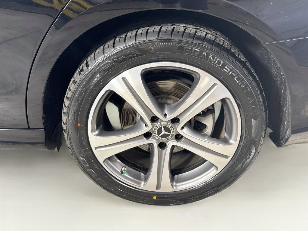 Used 2020 Mercedes-Benz E 350 4MATIC Sedan image 34