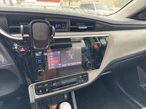 Used 2017 Toyota Corolla LE FWD image 8