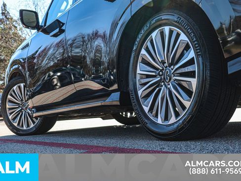 Used 2025 INFINITI QX80 Sensory image 15