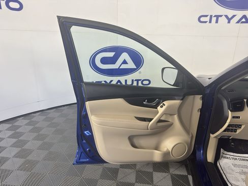 Used 2020 Nissan Rogue SV AWD/4WD image 14