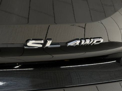 Used 2025 Nissan Pathfinder SL AWD/4WD image 34
