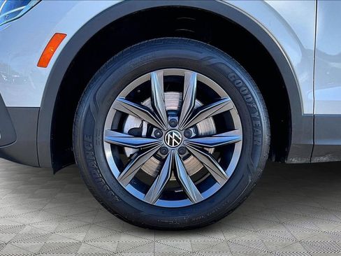 Used 2022 Volkswagen Tiguan SE image 21