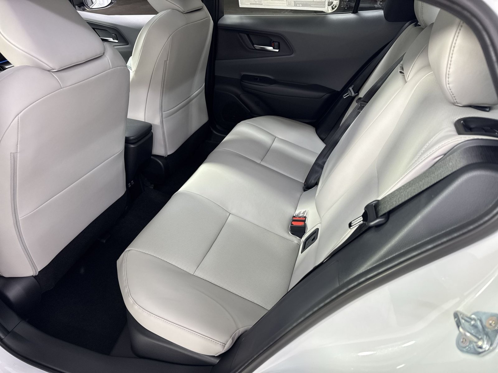 New 2027 Toyota Prius XLE FWD image 33