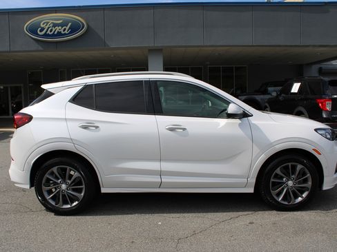 Used 2020 Buick Encore GX Essence w/ Experience Buick Package image 2