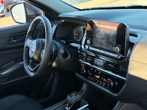 Certified 2025 Nissan Pathfinder Rock Creek image 40