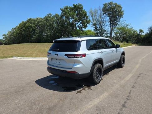 Used 2024 Jeep Grand Cherokee L Laredo w/ Luxury Tech Group I AWD/4WD image 7