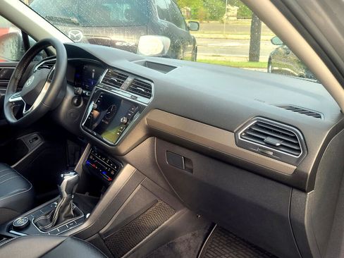 Used 2022 Volkswagen Tiguan SE image 28