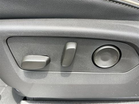 New 2025 Chevrolet Suburban Premier image 12