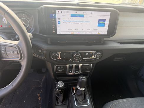 Used 2025 Jeep Wrangler Sport AWD/4WD image 14