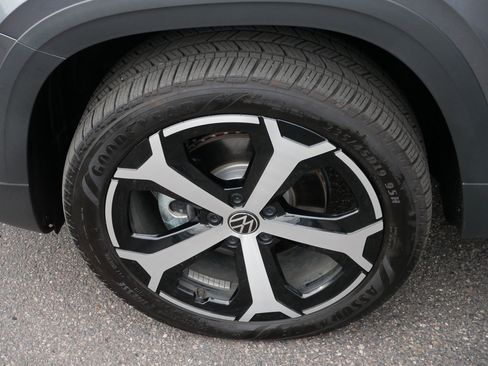 Certified 2025 Volkswagen Taos SEL image 15