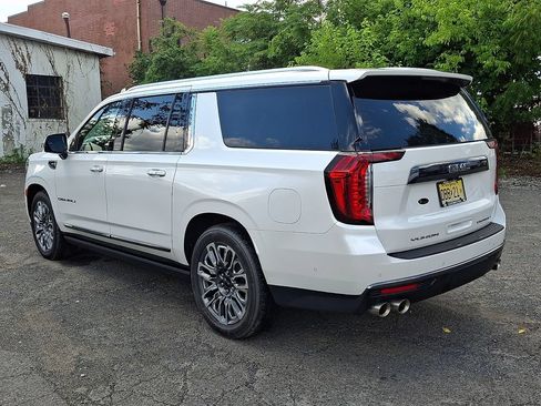 Used 2023 GMC Yukon XL Denali Ultimate AWD/4WD image 6