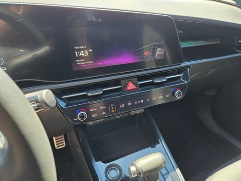 Used 2023 Kia Niro EX Touring FWD image 24
