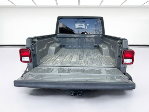 Used 2023 Jeep Gladiator Rubicon w/ Trailer Tow Package AWD/4WD image 18