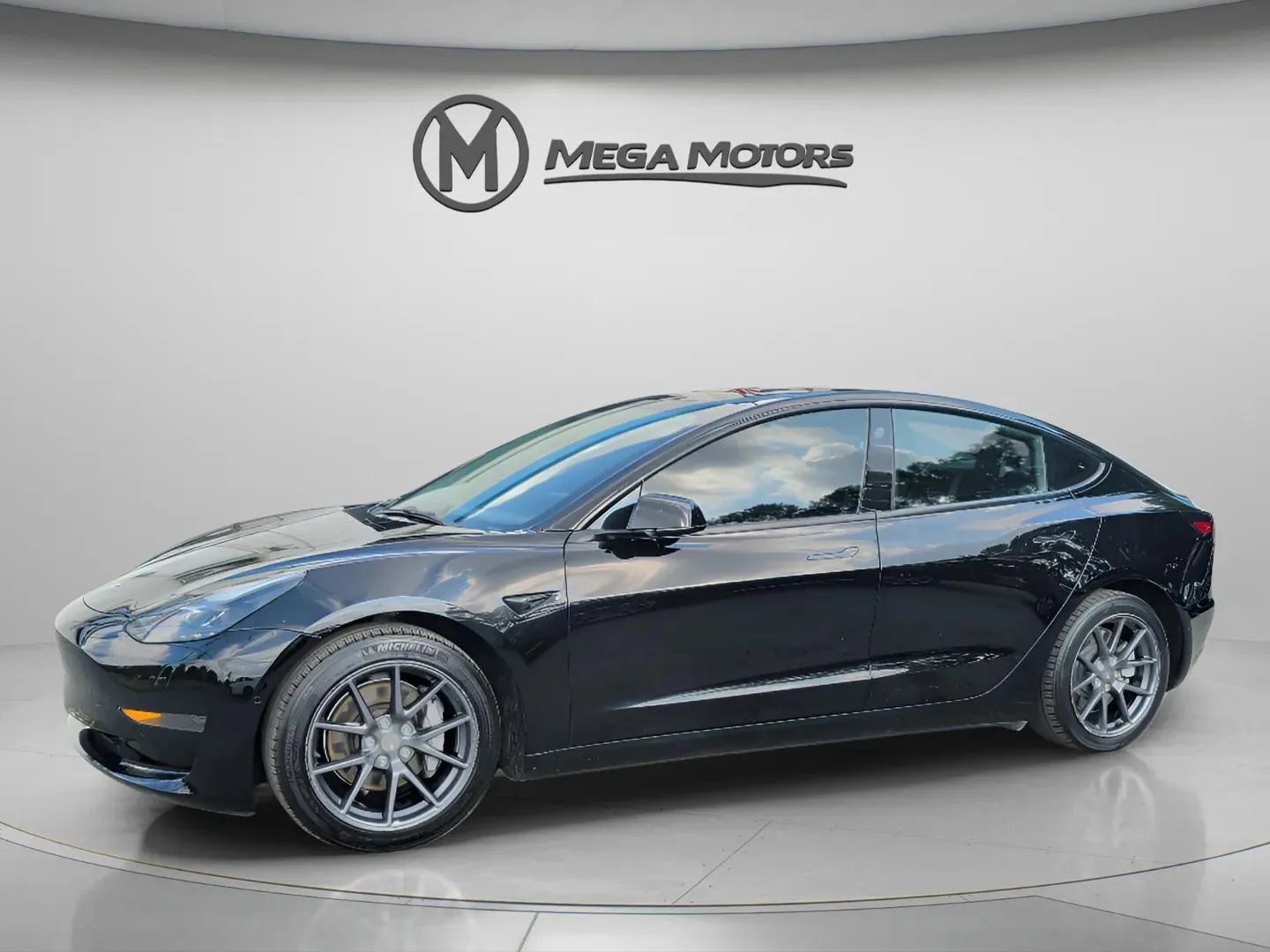 Used 2022 Tesla Model 3 Standard Range RWD image 2