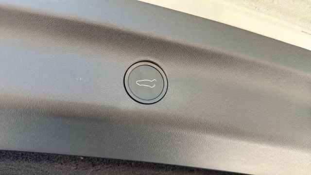 Used 2024 Tesla Model Y Long Range RWD image 10