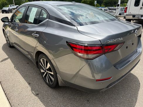 Used 2022 Nissan Sentra SV w/ SV Premium Package FWD image 2