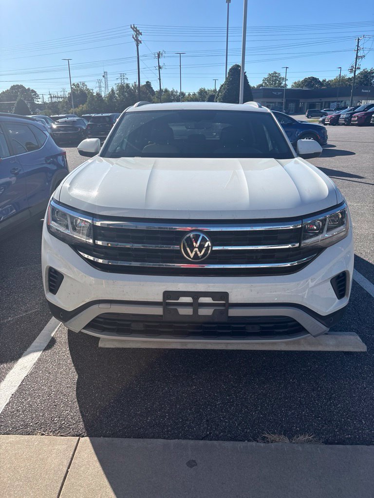 Used 2022 Volkswagen Atlas Cross Sport SE AWD/4WD image 2