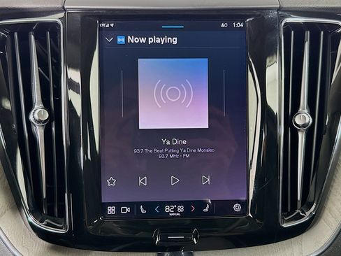 Used 2025 Volvo XC60 B5 Plus image 17