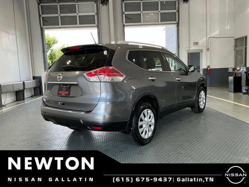 Used 2016 Nissan Rogue S w/ Appearance Package FWD image 19