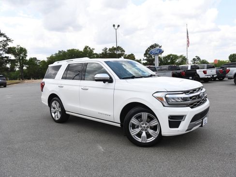 Used 2023 Ford Expedition Platinum RWD image 2