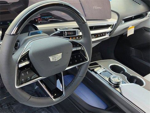 New 2026 Cadillac Lyriq Luxury image 15