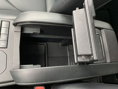 Used 2022 Toyota Highlander XLE image 26