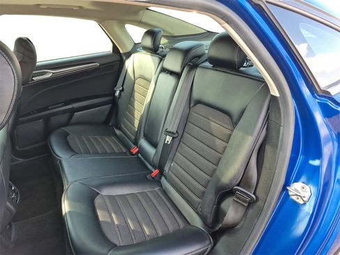 Used 2017 Ford Fusion SE w/ Equipment Group 201A image 27