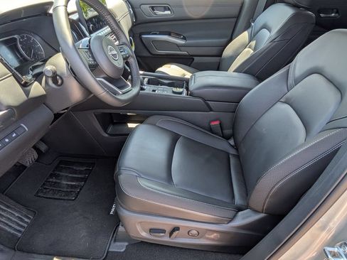 Certified 2025 Nissan Pathfinder SL w/ Cargo Package AWD/4WD image 12