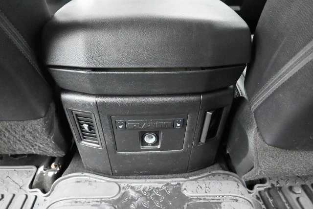 Used 2018 RAM 1500 Laramie w/ Convenience Group AWD/4WD image 26