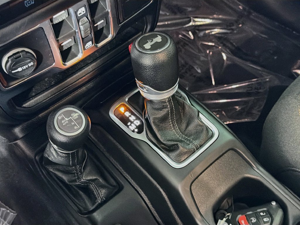 Used 2024 Jeep Wrangler Unlimited Sahara AWD/4WD image 17