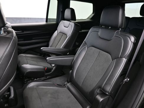 Used 2024 Jeep Grand Cherokee L Altitude image 37