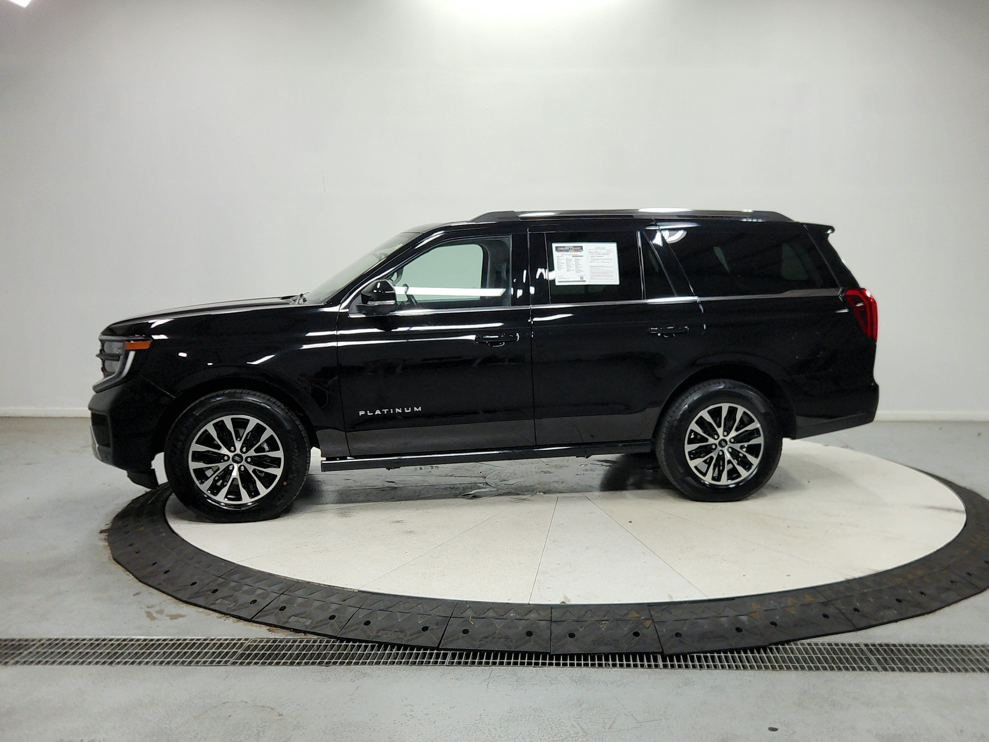 Used 2025 Ford Expedition Platinum AWD/4WD image 5