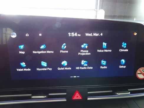 Used 2025 Hyundai Elantra SEL image 37