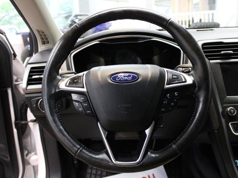 Used 2020 Ford Fusion SE w/ Equipment Group 151A FWD image 16