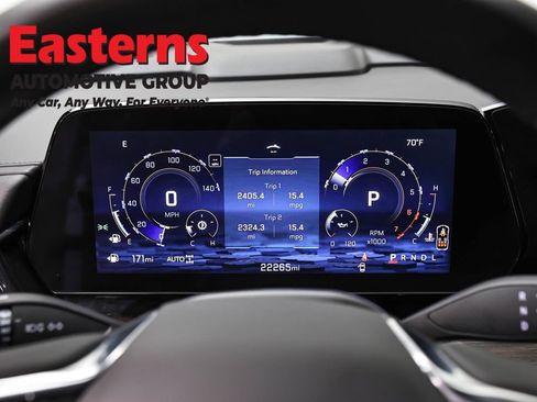 Used 2025 Chevrolet Suburban Z71 image 12