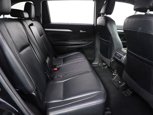 Used 2017 Toyota Highlander XLE AWD/4WD image 18