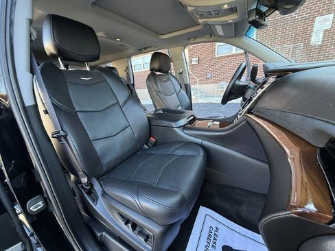 Used 2017 Cadillac Escalade Luxury image 17