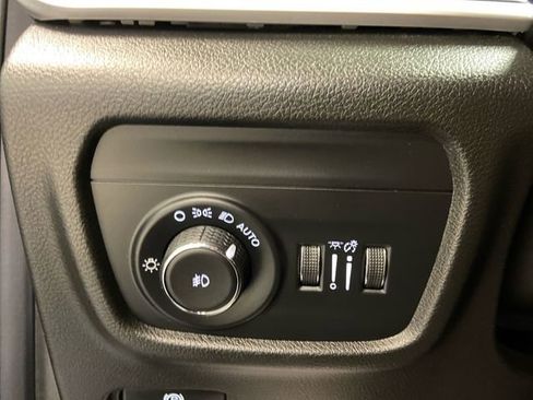 Used 2022 Jeep Grand Cherokee L Limited w/ Luxury Tech Group II image 24