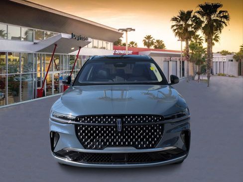 Used 2025 Lincoln Nautilus Reserve AWD/4WD image 8