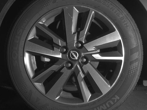 Used 2025 Nissan Versa SV image 12