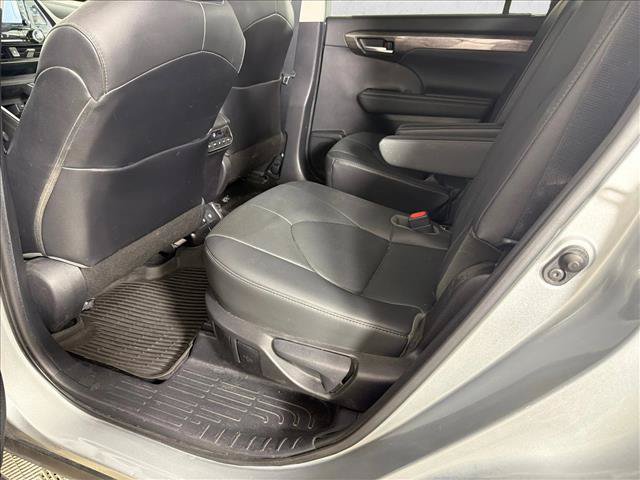 Used 2020 Toyota Highlander Limited AWD/4WD image 23