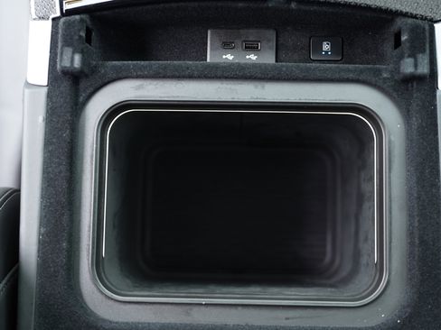 Used 2025 Cadillac Escalade ESV V AWD/4WD image 58